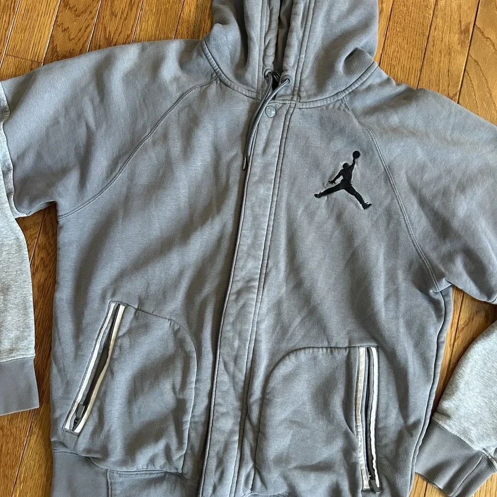 Jordan Mens Size Medium Varsity‎ Hooded Sweatshirt Cool Grey 689020-065